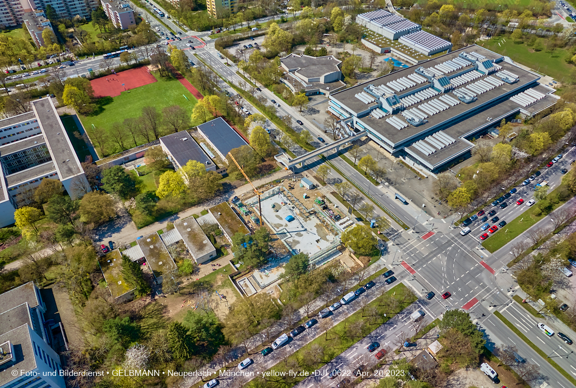 21.04.2023 - Luft- und Ebenenfotos vom Haus für Kinder in der Quiddestraße in Neuperlach